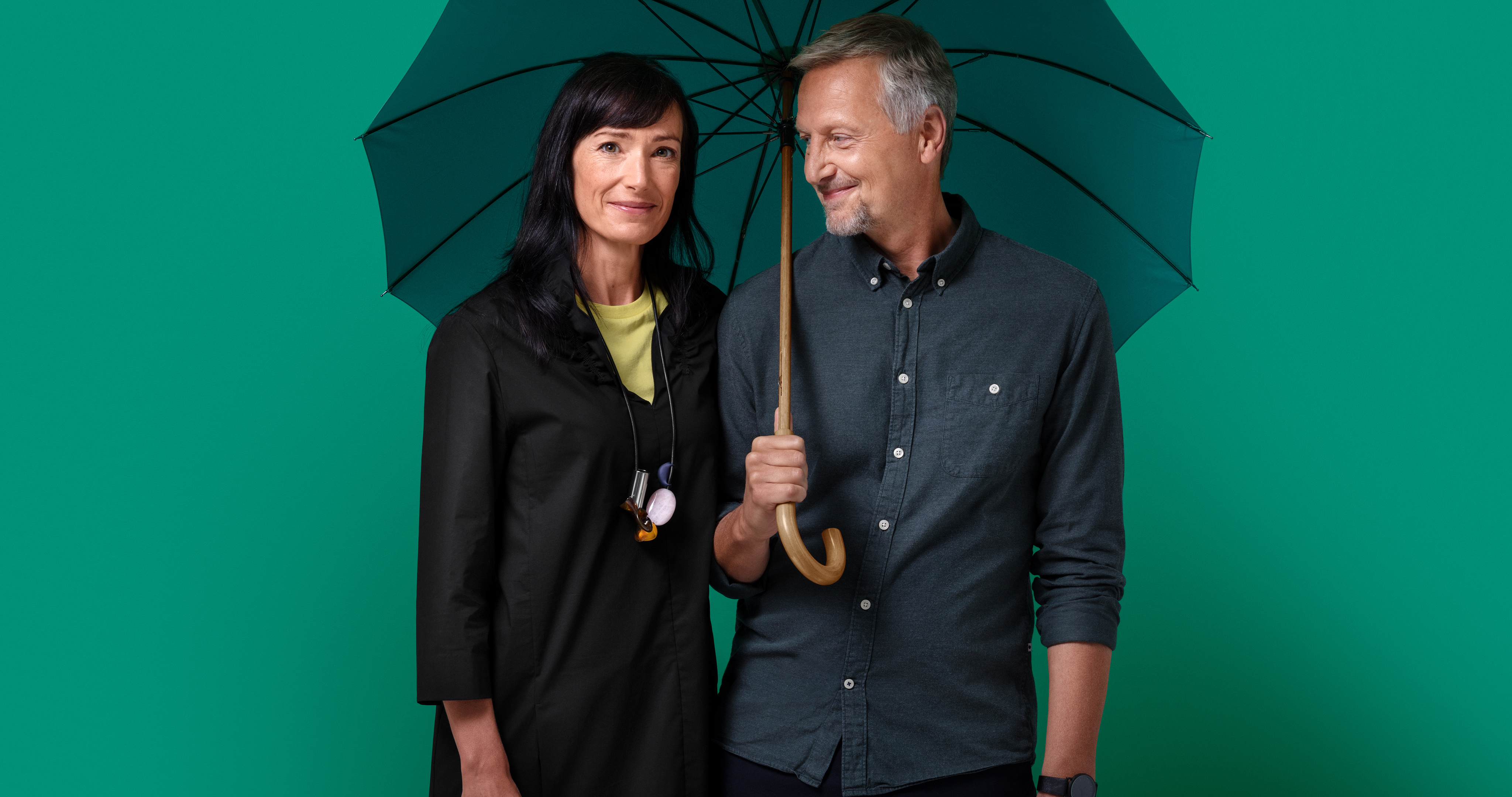 Försäkra 2 Kvinna och man under paraply